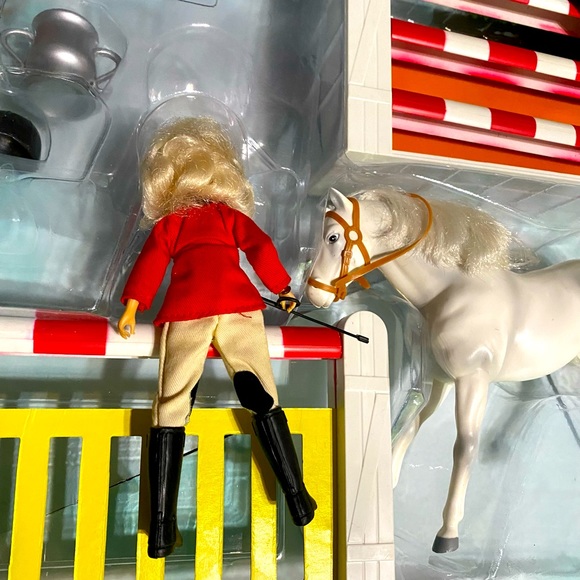 BLUE RIBBON WINNERS VINTAGE 1993 EQUESTRIAN SET HORSE RIDER JUMPS TROPHY SADDLE - Picture 10 of 16